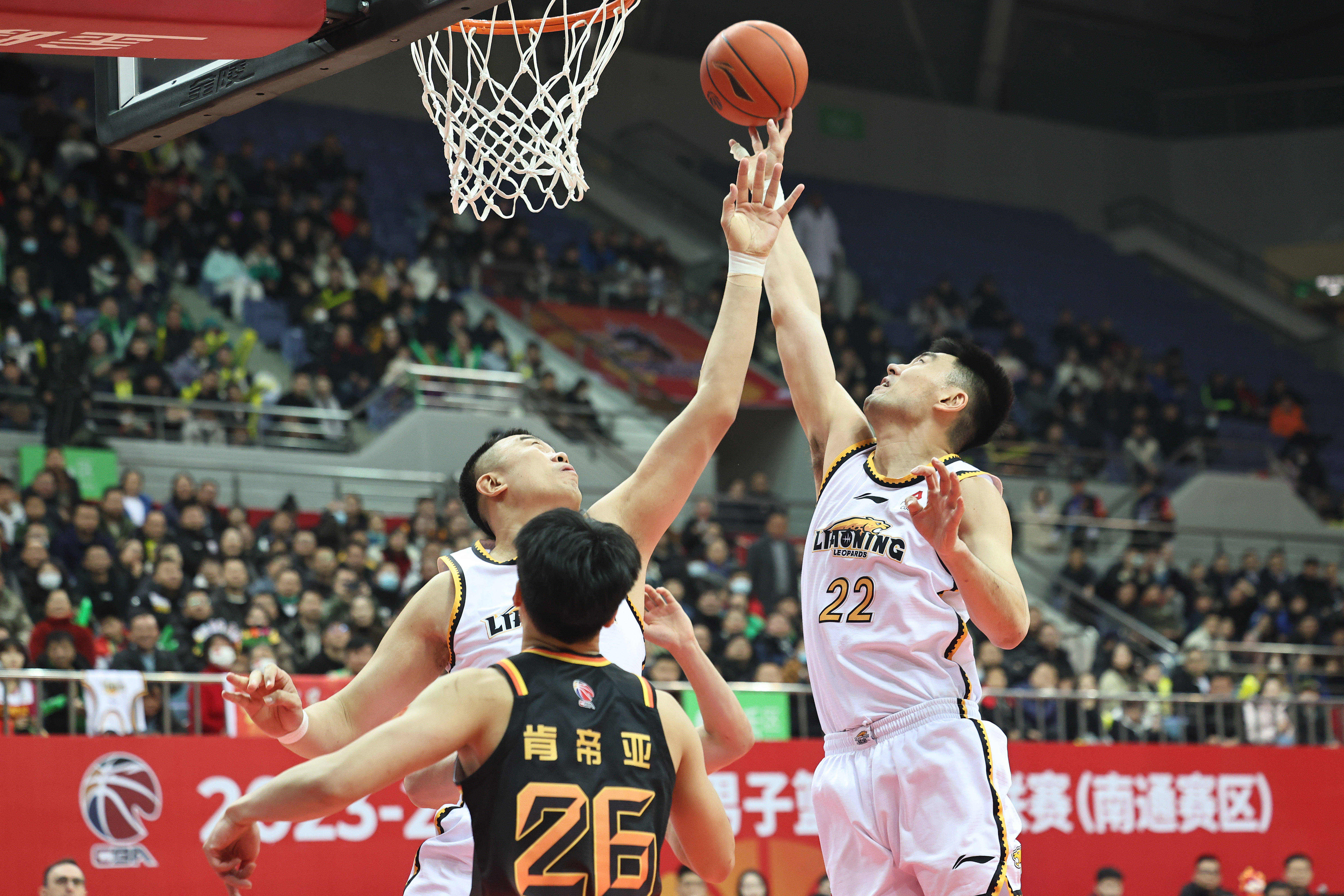 中国球员在国际篮球赛场风光无限