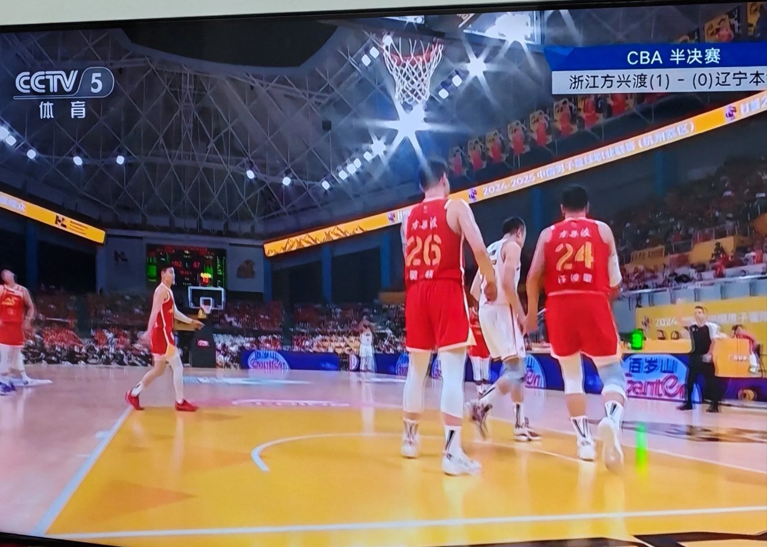 九游体育官方入口-惊险连连！球队连番失误，险些失利