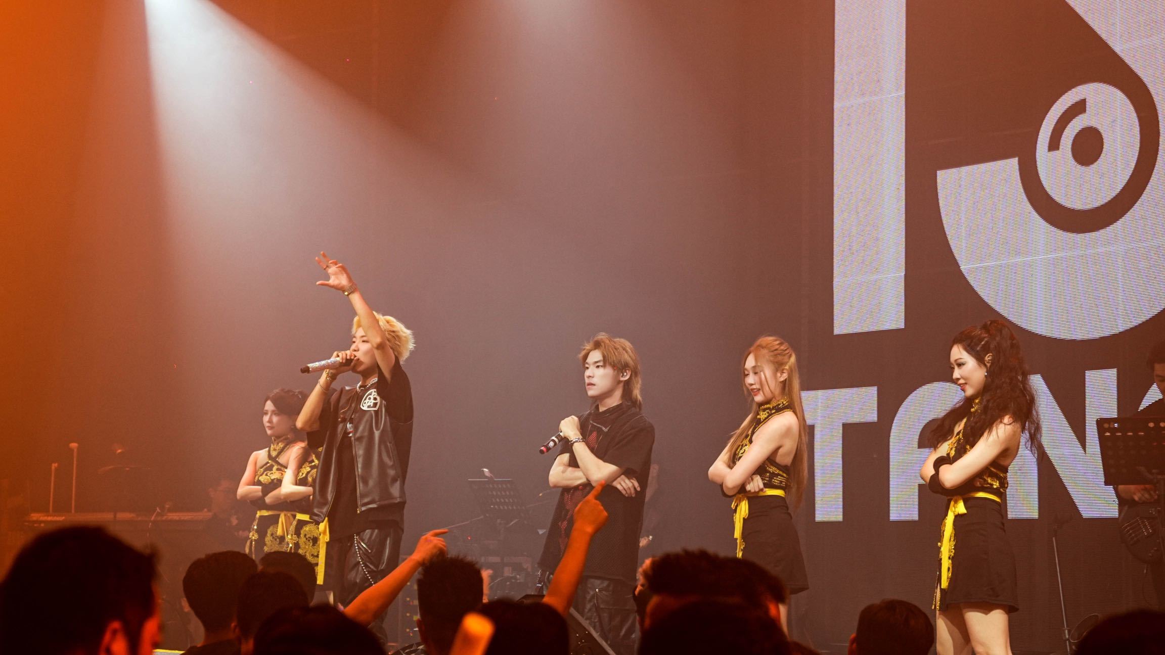 九游体育官方登录入口-刺激对决现场气氛热烈观众沸腾不已的简单介绍