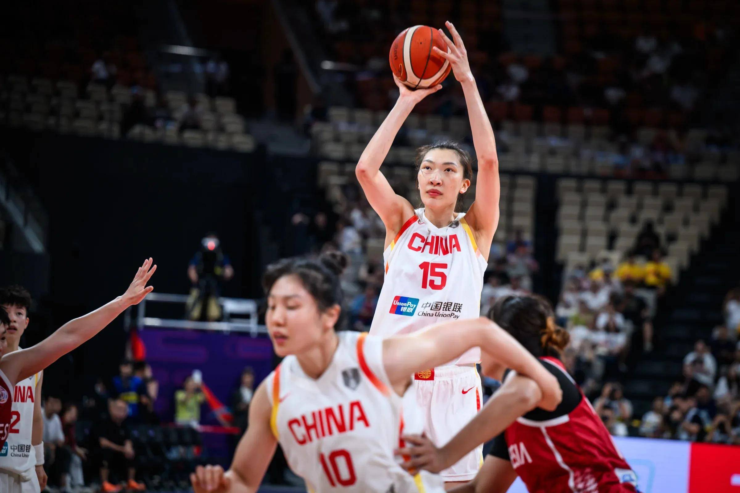 包含上海女篮实力强大压倒性取胜，全队团结一心的词条