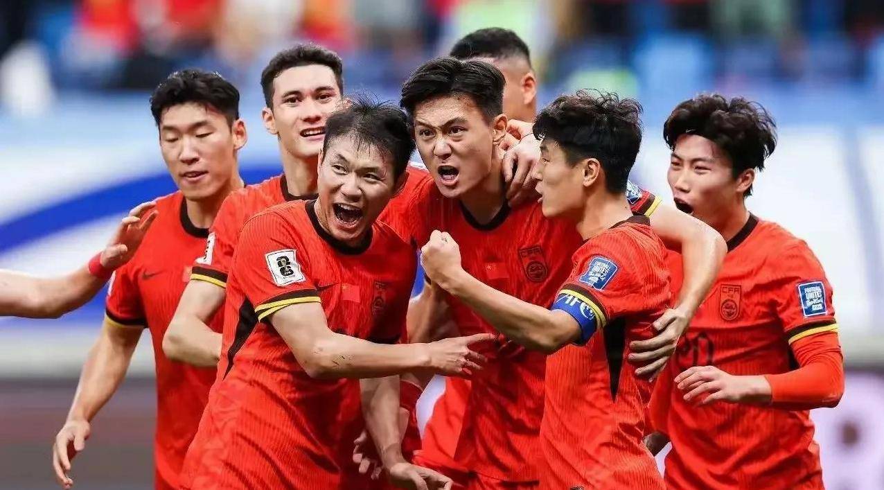 争强对抗！中国足球联赛场上奋起