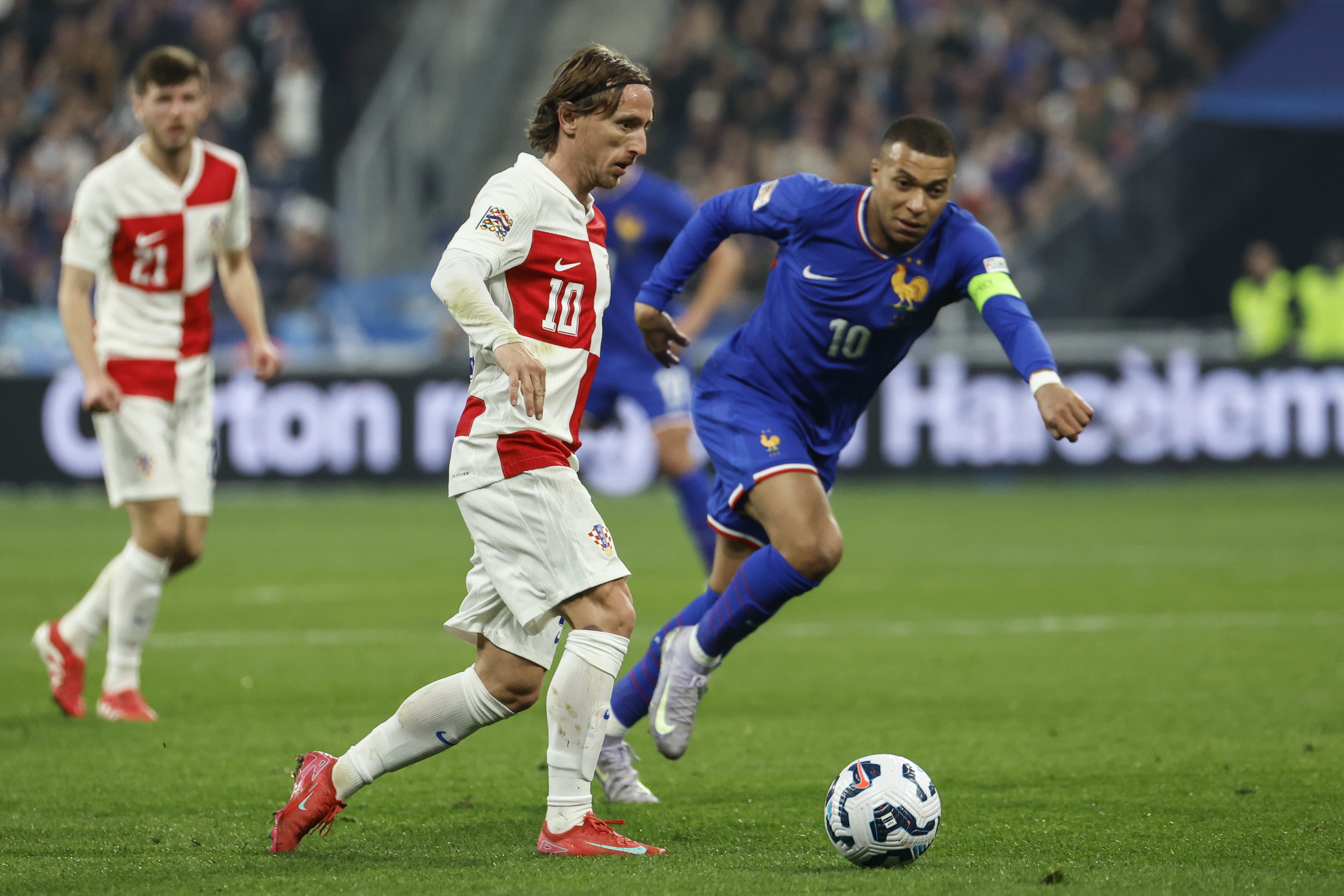 九游体育官方登录入口-欧国联比赛：球队连续取胜，晋级希望大