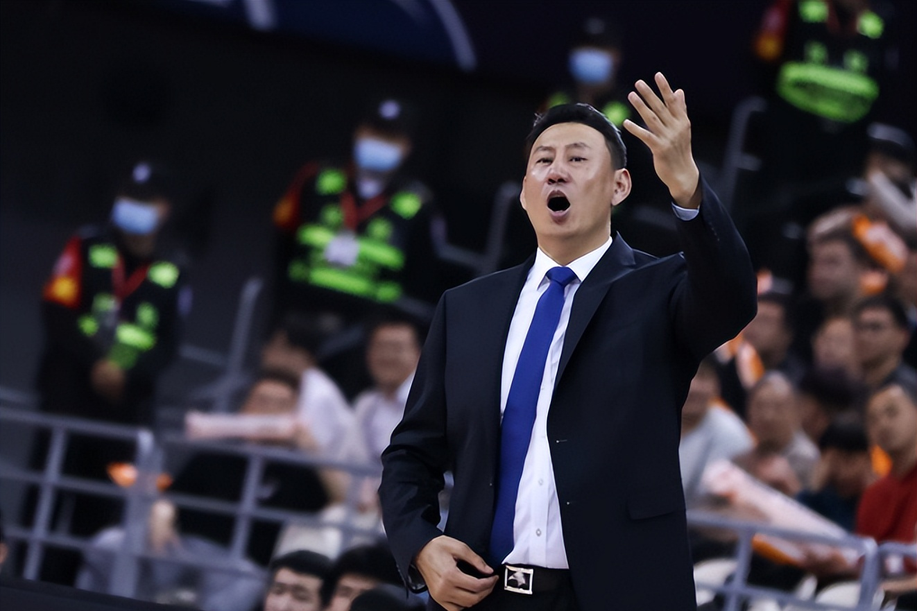 拿撒尔主帅带领球队备战新赛季,打造优秀阵容 拿撒尔主帅带领球队备战新赛季,打造优秀阵容